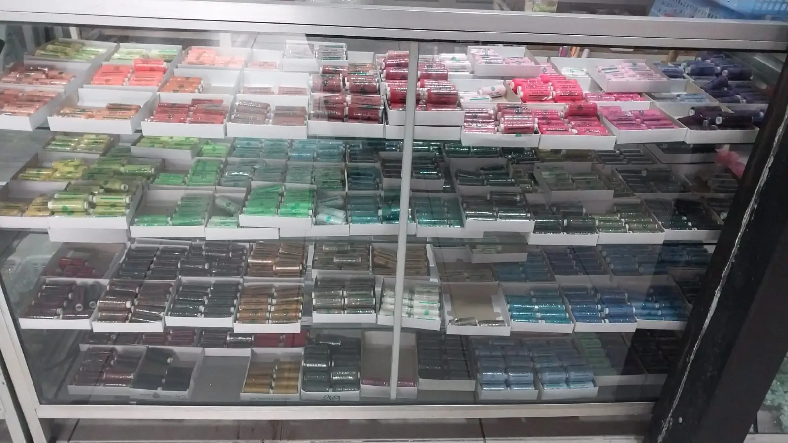 Hilos y lanas de colores